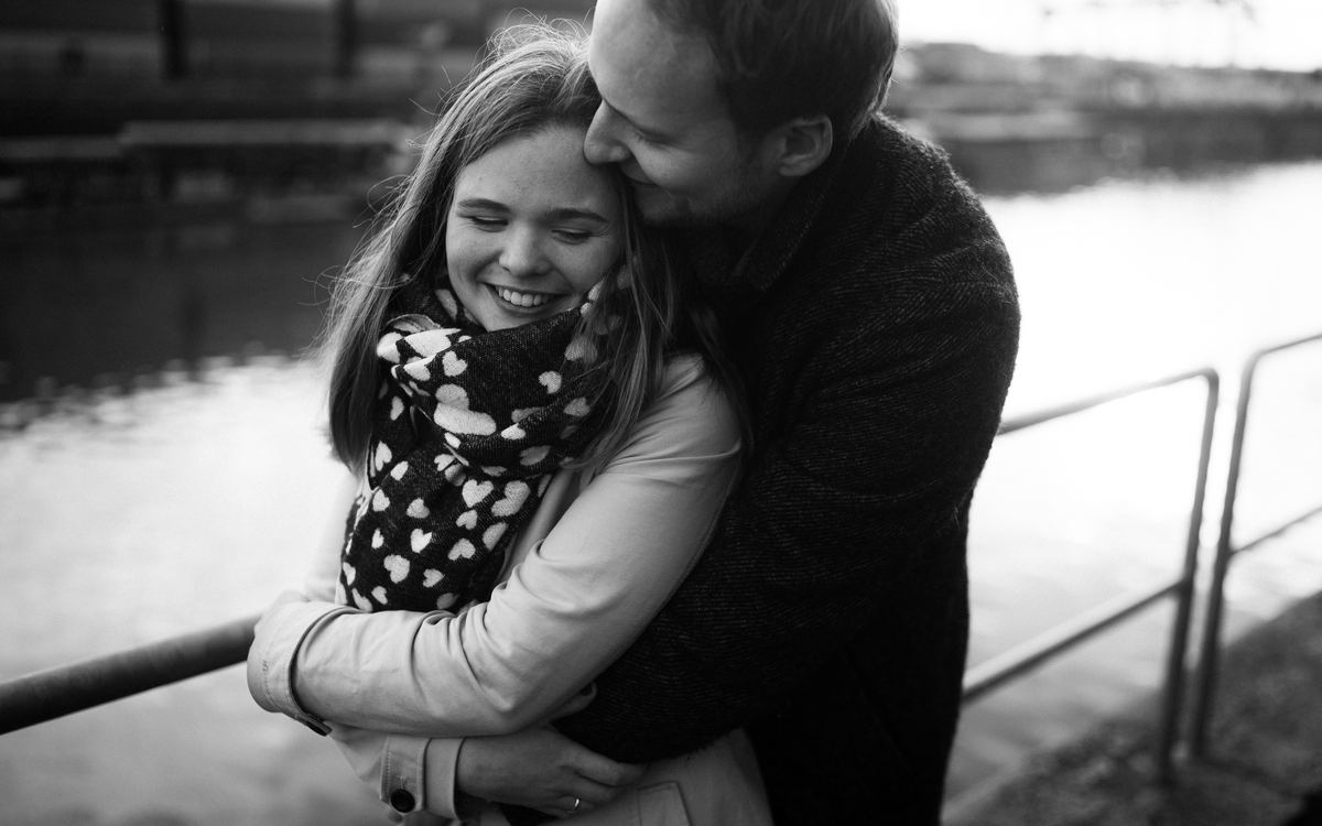 Erik and Julia by the water – Photo of my Life proposal planner team portrait