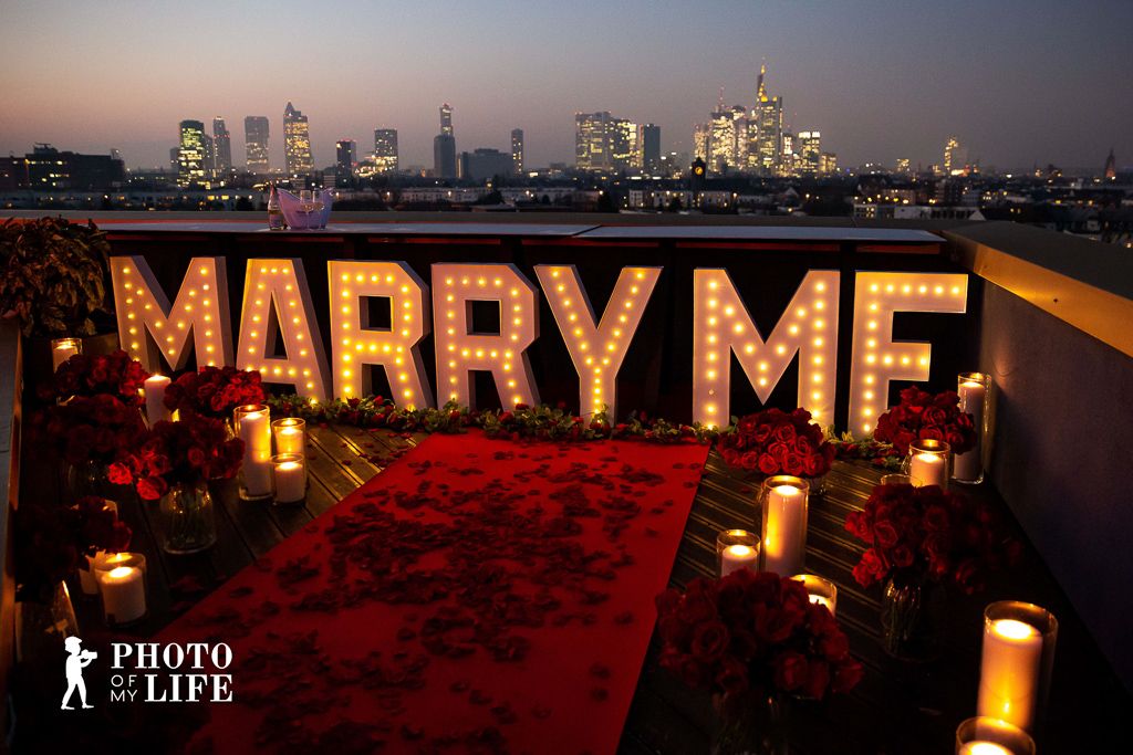 Hollywood Dream XXL proposal on rooftop with Frankfurt skyline panorama at night