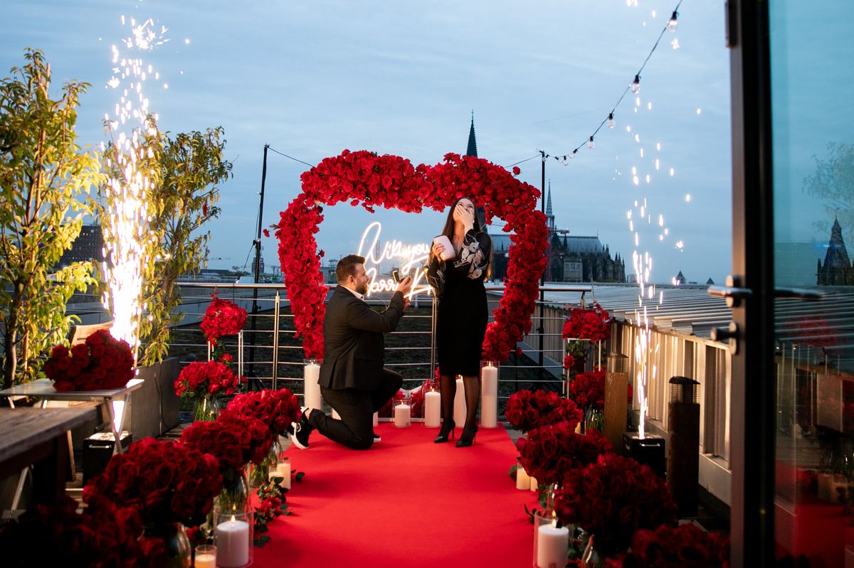 Marriage proposal in Cologne – cathedral rooftop with red heart, fireworks, man kneeling